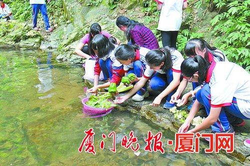 厦门一中学让学生“互换家长” 解少年维特之烦恼