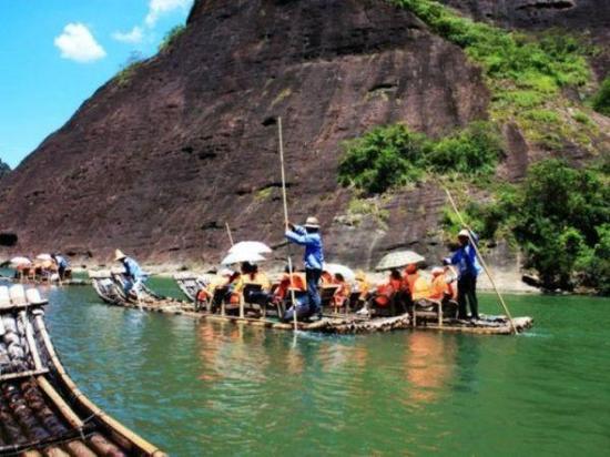 暗访武夷山：旅游局严重警告后仍有筏工要小费