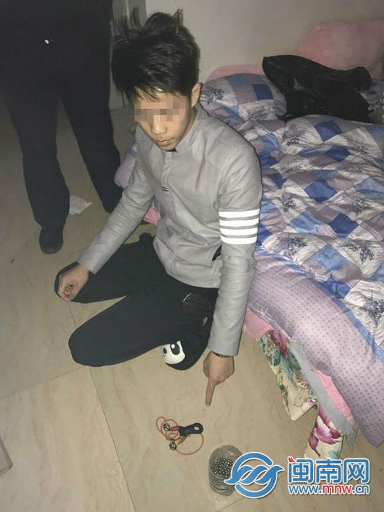 南安男子迷恋网络玩弹弓视频 练习失手击碎工