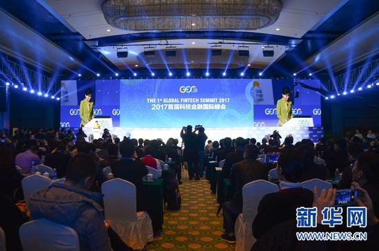 2017首届科技金融国际峰会今天上午在厦门国际会展中心拉开帷幕。 新华网 蒋巧玲 摄
