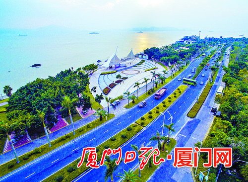 绿化重建提升后的环岛路风光迷人。(本报记者 张奇辉 航拍器摄)