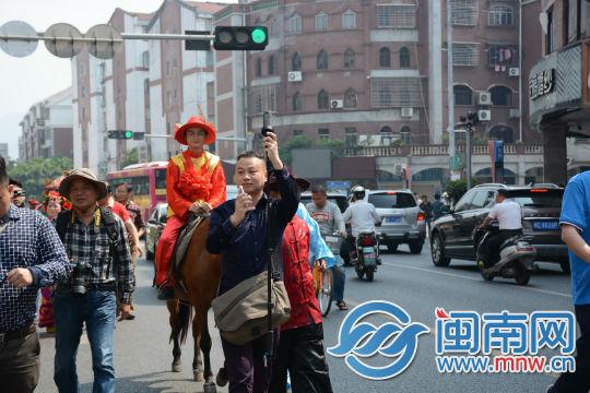 　　准备前往女方住处