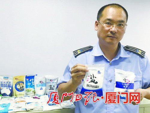 　　市盐政部门拦截、查获违规销售的“脚臭盐”。