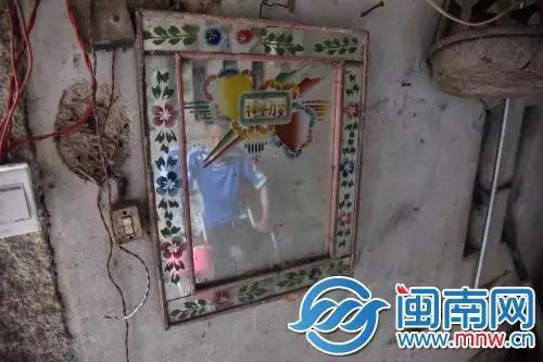 走了几步王墙觉得很累,就在板凳上喘气