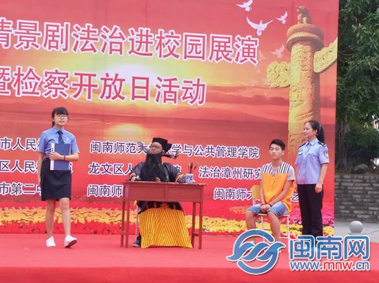 1495860089540013577.jpg 现场开展《包公现代审案》等情景剧表演