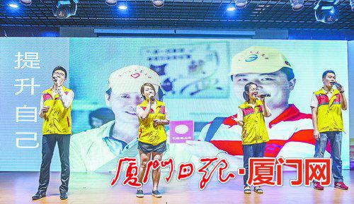 活动现场,公交人表演节目。(许湘鑫 摄)