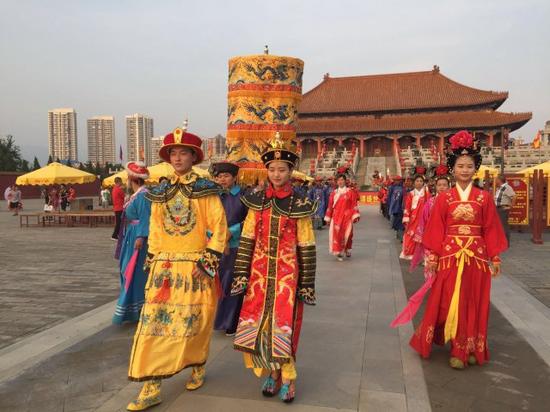 即日起至 10 月 11 日,每天购票入园前 100 名游客,可获得一张免费博饼券参与中秋博饼赢取礼品哦!
