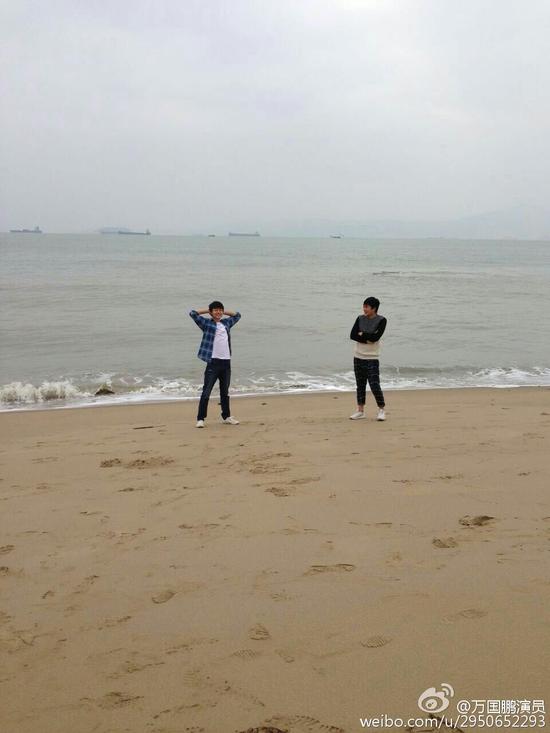 万国鹏此前晒出自己在厦门海边的照片。