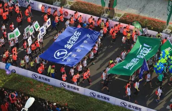 奔跑2016 金龙纯电动客车服务厦门马拉松_厦