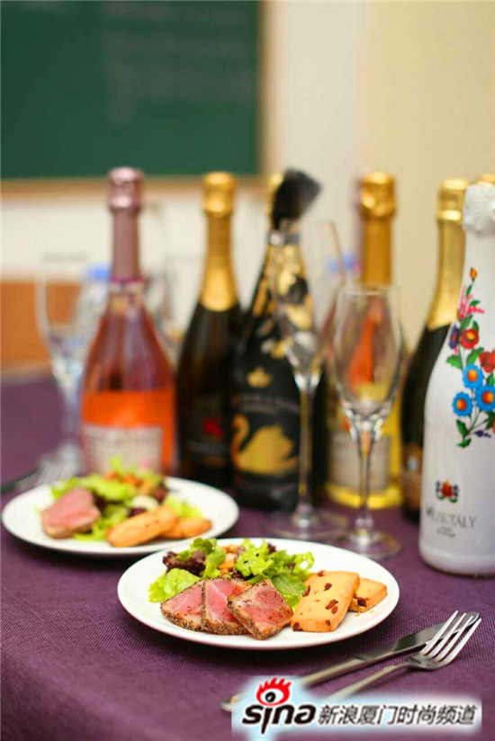 聚餐流行搭配起泡酒,尤其强调颜值。