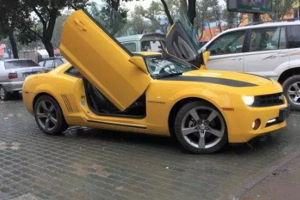 天上掉馅饼:30万的车只卖10万,你敢买?