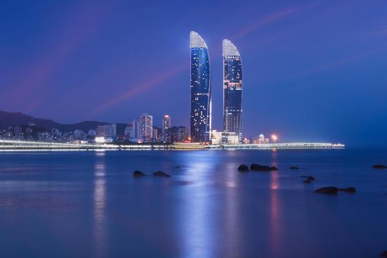 300米中国第一双子塔上的酒店 厦门康莱德正式