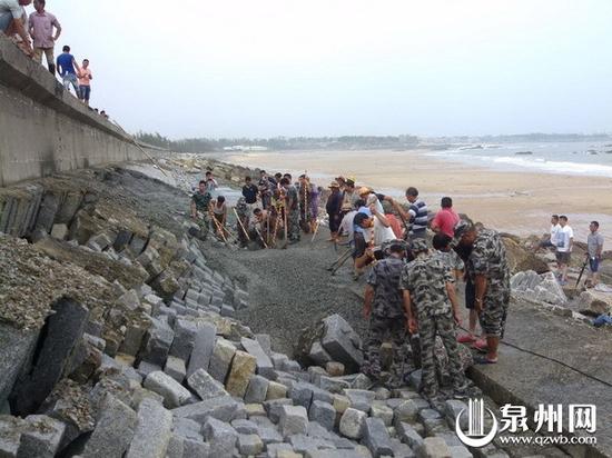 晋江围头海堤抢修(泉州市防汛办供图)