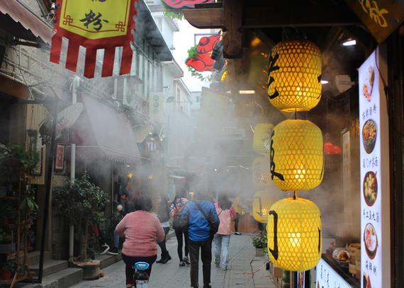 曾厝垵在环岛路边上,交通便利。