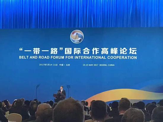 习总书记在台上致辞
