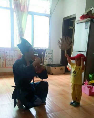 图:“济公”父子平日彩排照