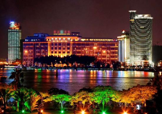 厦门鹭江宾馆夜景图