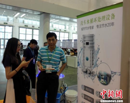 海西(厦门)国际新能源与绿色节能环保博览会,参展内容令参观者真切感受到新能源、新技术新材料、节能环保产业科技进步和升级的脉搏。 杨伏山 摄