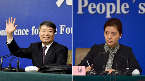 发改委主任答记者问 美女翻译吸睛