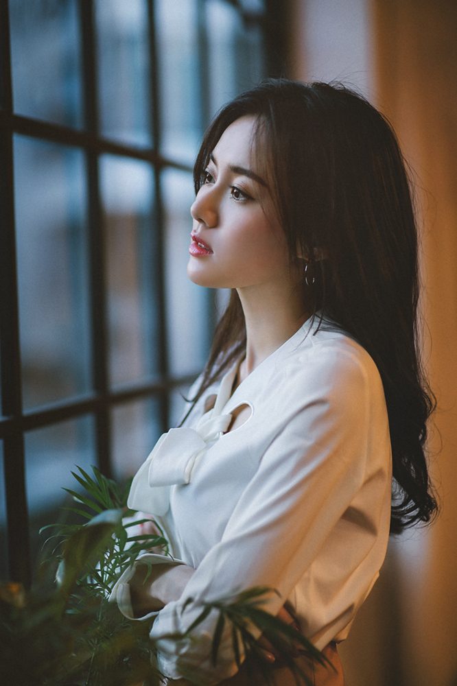 简单低调的时尚 江铠同温婉淑雅气质出众