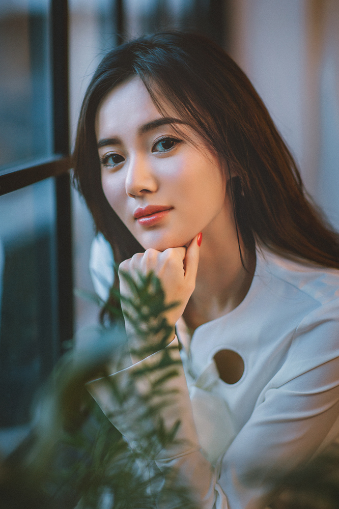 简单低调的时尚 江铠同温婉淑雅气质出众