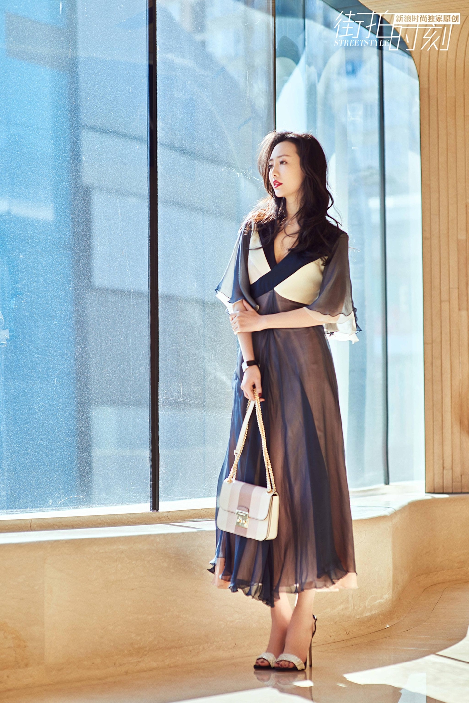 王鸥街拍美图，诱人裙装妆点浪漫夏天 服饰潮流 图19