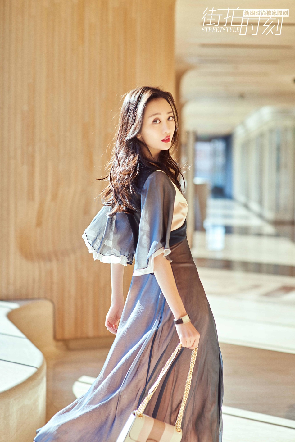 王鸥街拍美图，诱人裙装妆点浪漫夏天 服饰潮流 图16