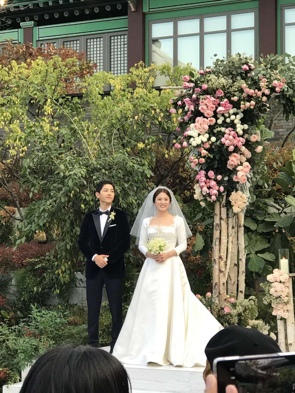 婚纱生产_动漫婚纱情侣头像(3)
