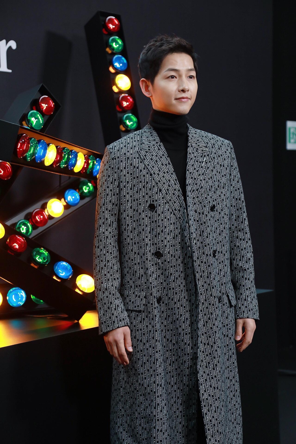 宋仲基助阵Dior Homme 2018秋冬 大衣造型尽