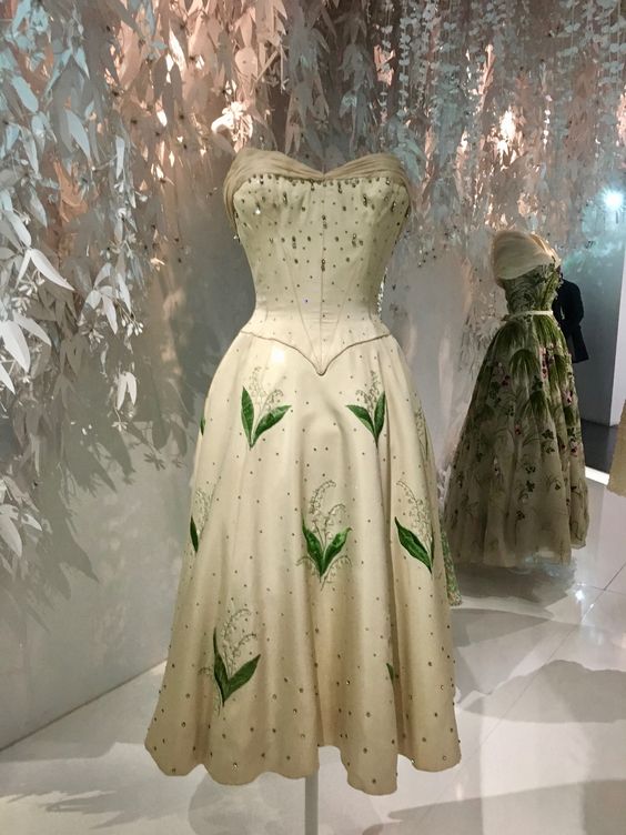 Dior裙子里的铃兰花