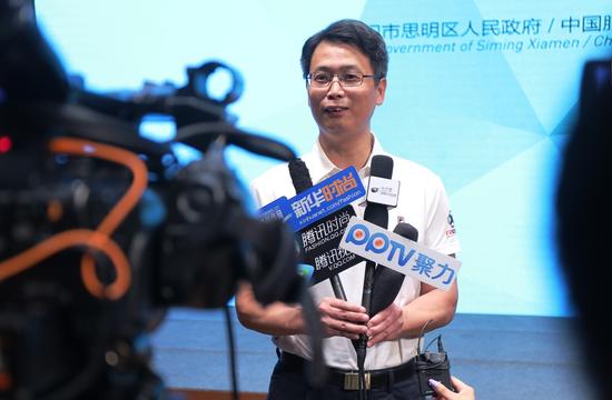 吴旗荣副区长接受媒体采访