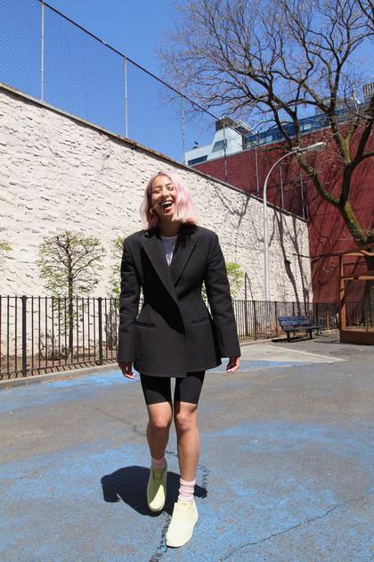 西服配健美短裤街拍