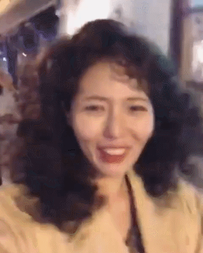 除了爆炸头,泫雅的“奶奶风”穿搭才最复古 除了爆炸头,泫雅的“奶奶风”穿搭才最复古