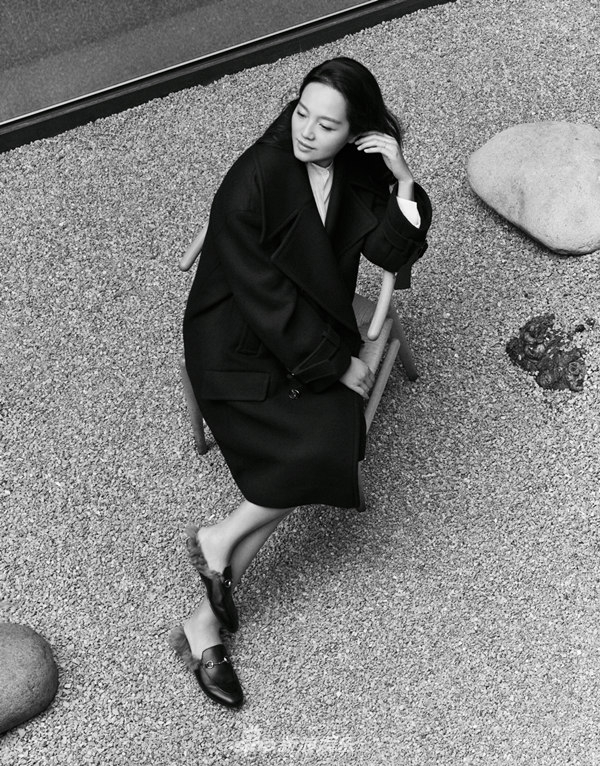 准妈妈朱丹曝秋冬时尚大片 潇洒恣意享受人生