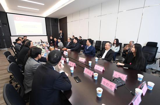 图为:座谈会现场。 王刚 摄