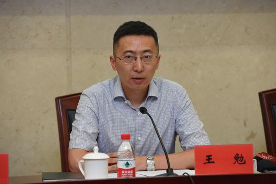 宁波市金融办副主任王勉介绍情况 通讯员供图