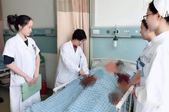 49岁女子莫名肚子胀以为肠胃不好 结果病因却