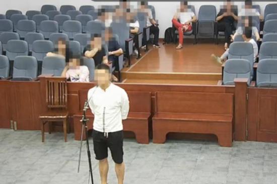 49岁女子莫名肚子胀以为肠胃不好 结果病因却