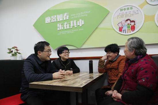 49岁女子莫名肚子胀以为肠胃不好 结果病因却