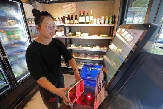 24小时无人生鲜菜场亮相宁波 微信扫码开门即