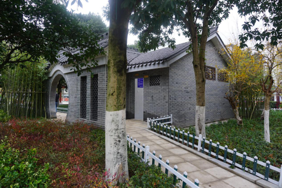 图为新建厕所。