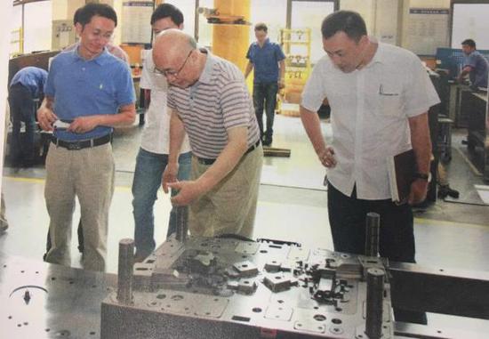 (李德群院士在方正现场指导)