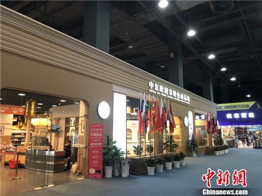 图为宁波进出口商品中心。 林波 摄
