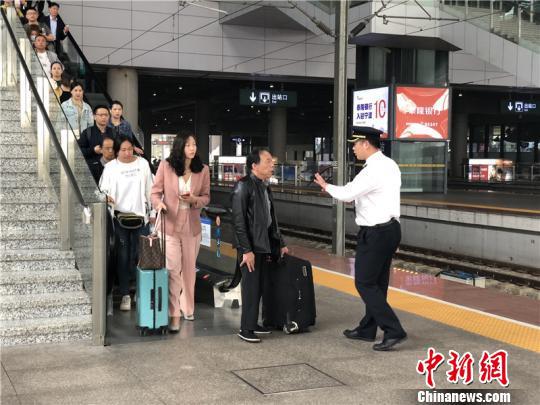 图为张辉工作现场。 林波 摄