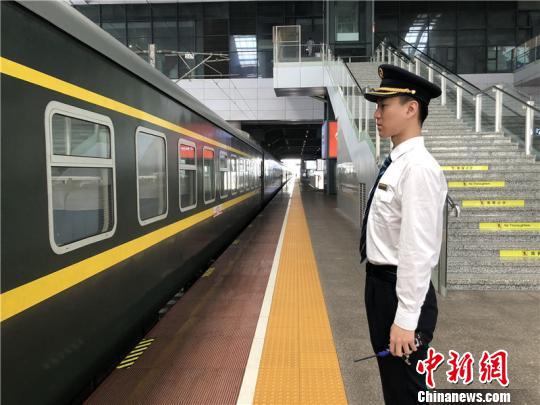 图为徐辉工作现场。 林波 摄