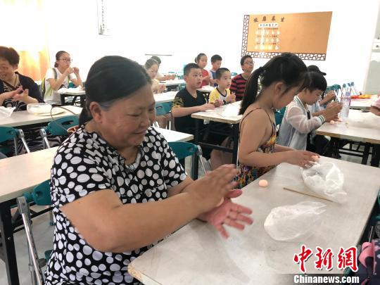 图为教学现场。 林波 摄