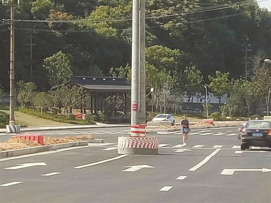 图为陈先生反映路段