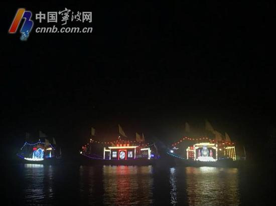 千人宴进入尾声,渔船亮起彩灯