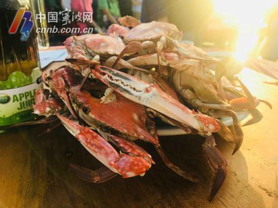 好大的一盘螃蟹