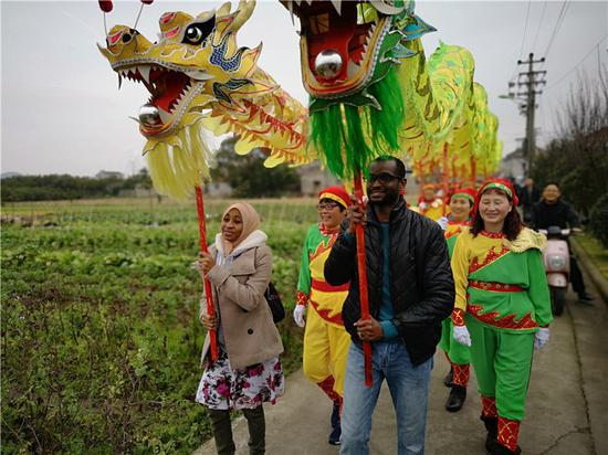 图为巡游现场。戴旭光摄